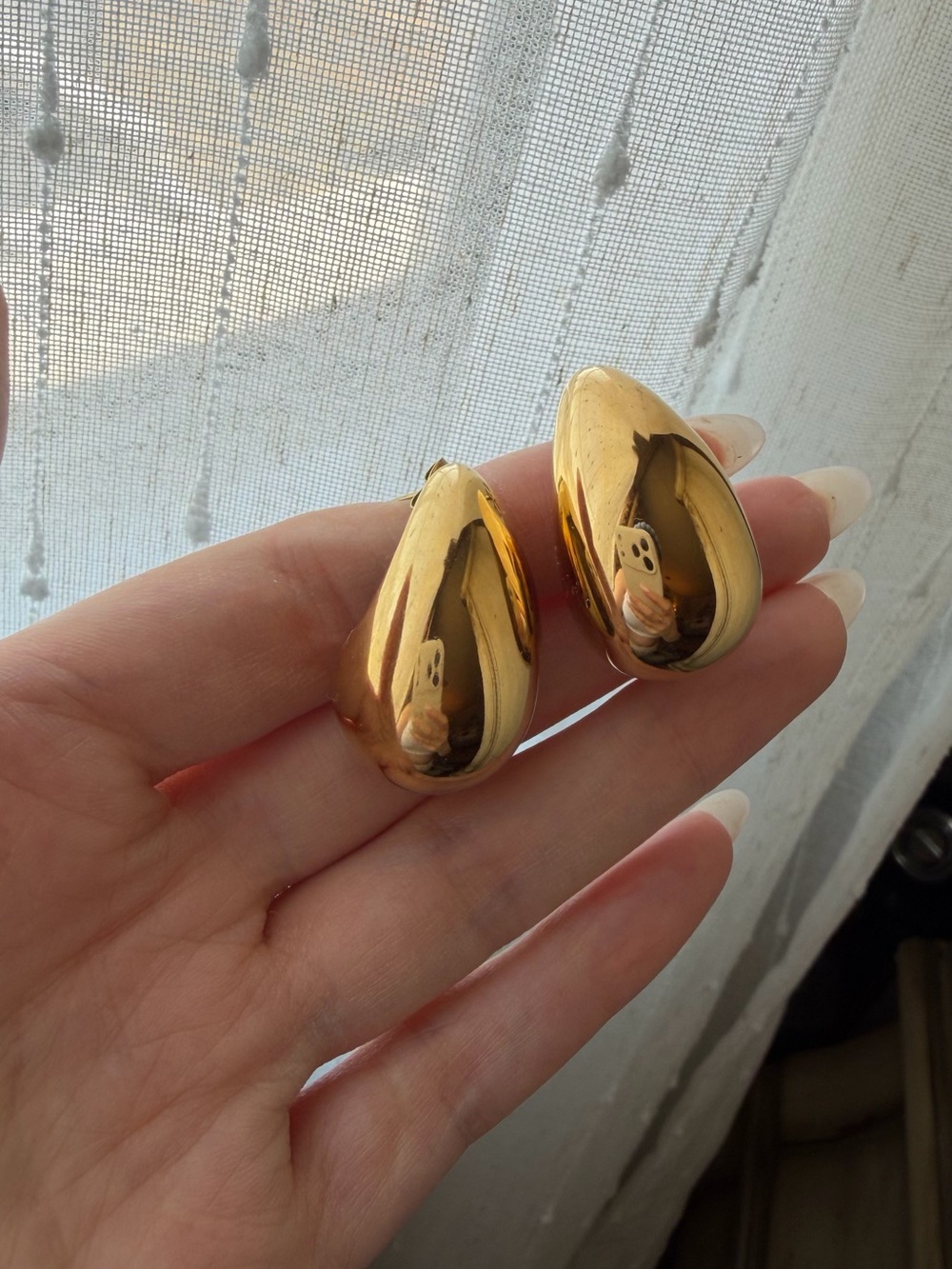 Commense Shiny Gold Teardrop Clip-On Earrings